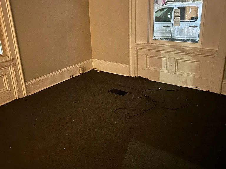 252 W 4th St S — Photo 6