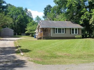 155 Hampton St, Wellford, SC 29385