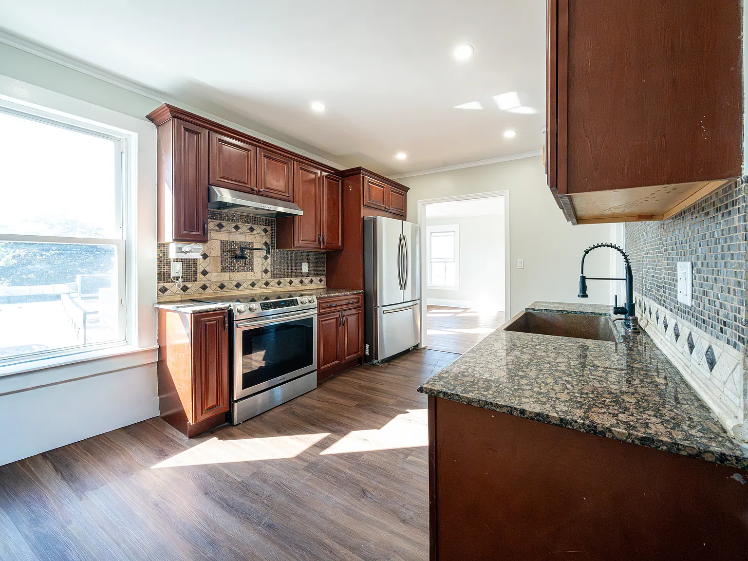 2 bed, 900 sqft, $2,550 — Photo 4