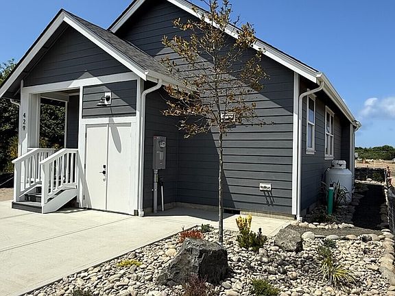 4th image of 429 Elderberry Lane SW