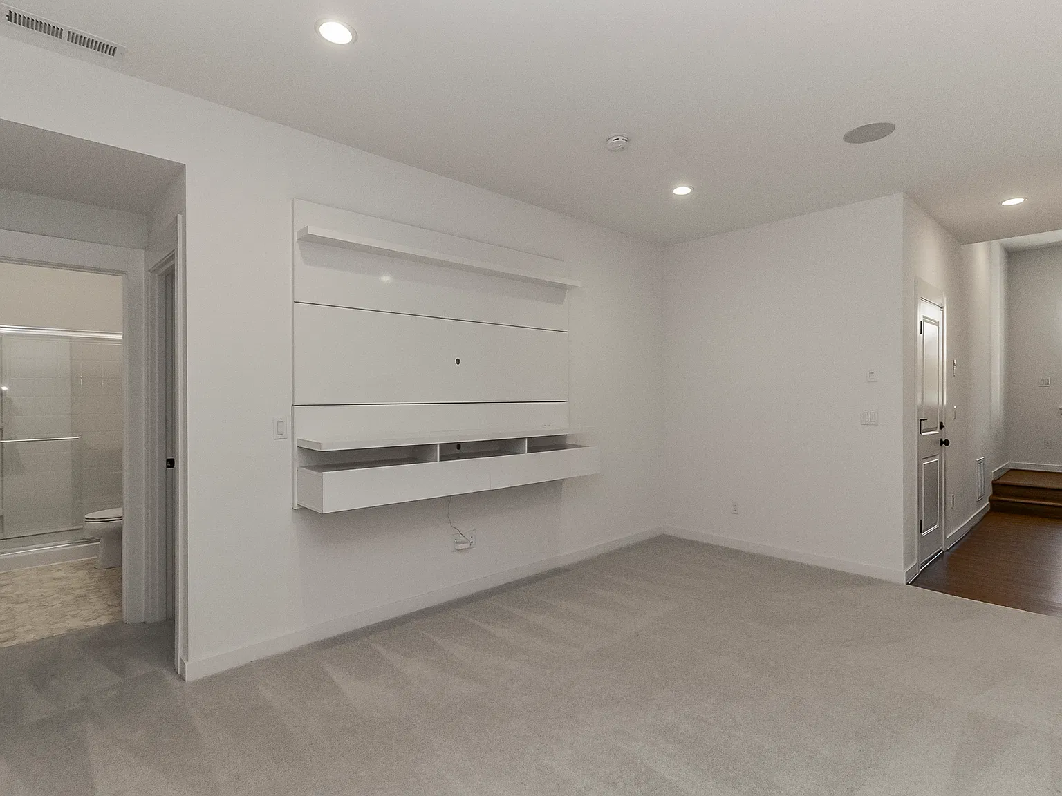 4 bed, 3076 sqft, $4,395 — Photo 4