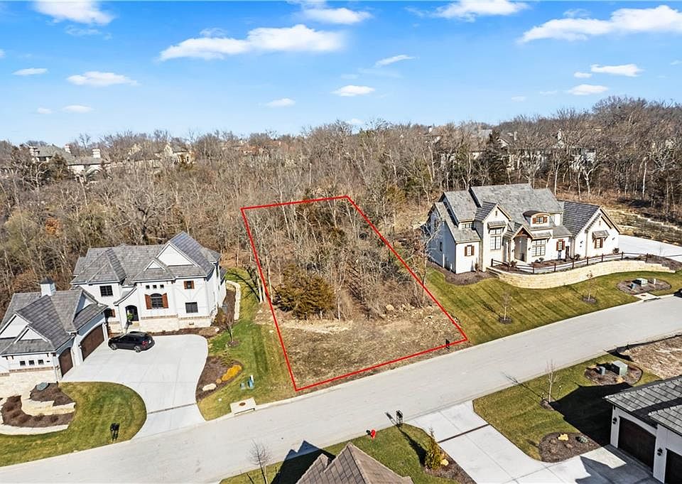 1st image of 90 Cove Ct