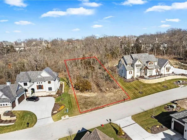 90 Cove Ct, Loch Lloyd, MO 64012