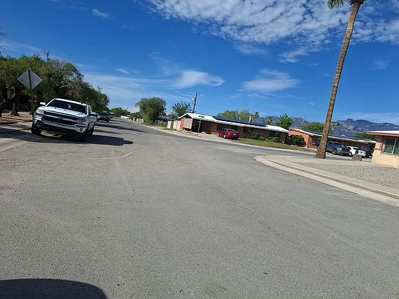 4th image of 3660 N Tuttle Ave