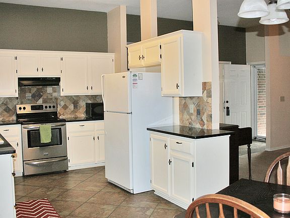 Kitchen/Dining/Entry