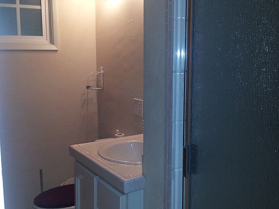 4th image of 513 W Avenue J6