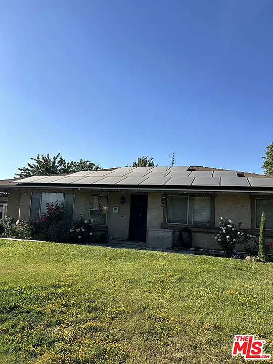 3 bed, 2.0 bath, 1661 sqft, $3,150 — Photo 2