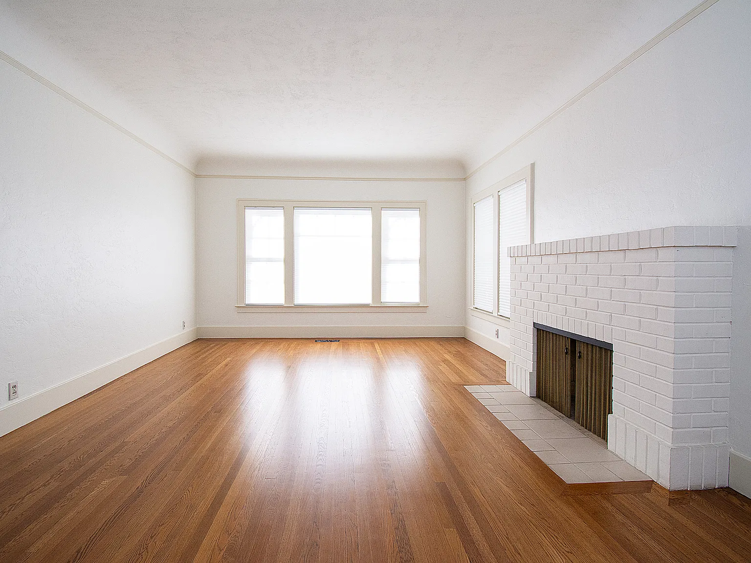 2 bed, 1238 sqft, $3,200 — Photo 2