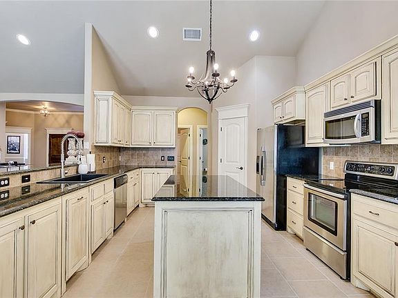 3rd image of 14105 Canterbury Dr