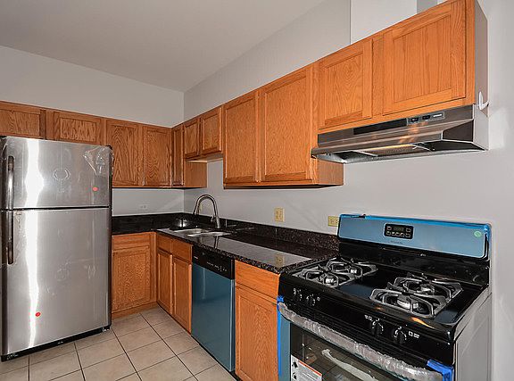 5th image of 2442-44 W Grenshaw St #2W