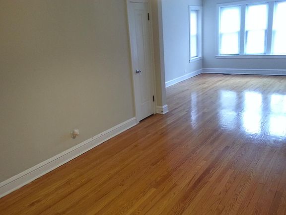 4th image of 5618 W Melrose St #1