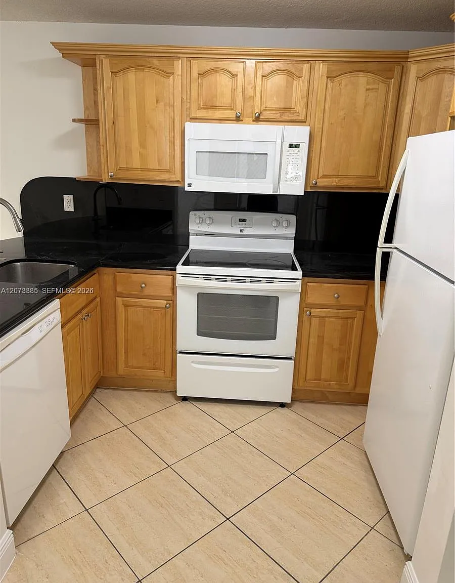 Palm Gardens Condo — Photo 4
