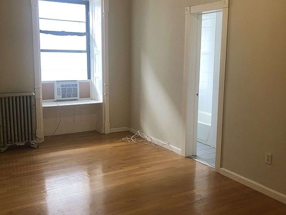 3rd image of 61 W 74th St APT 3B