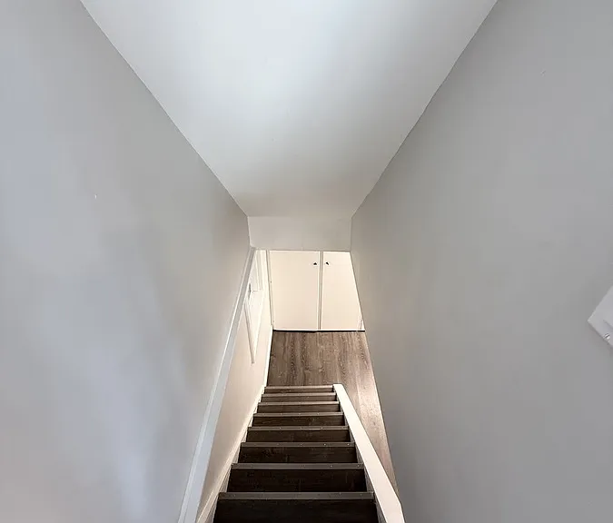 1677 Victoria Ave — Photo 47