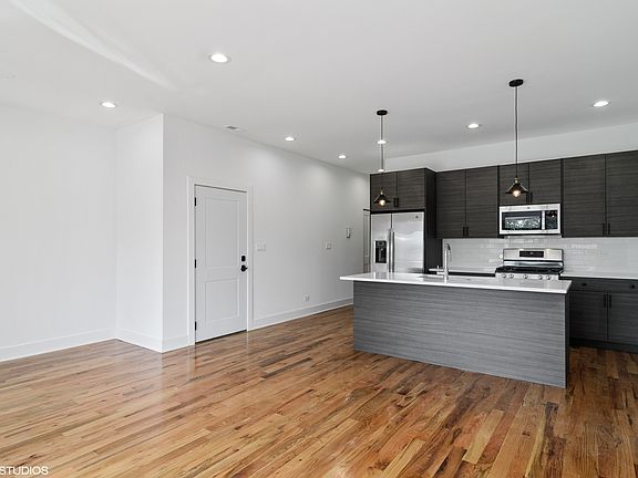 4th image of 5544 W Montrose Ave #3E