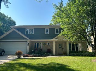 3 W Orchard Pl, Mount Prospect, IL 60056