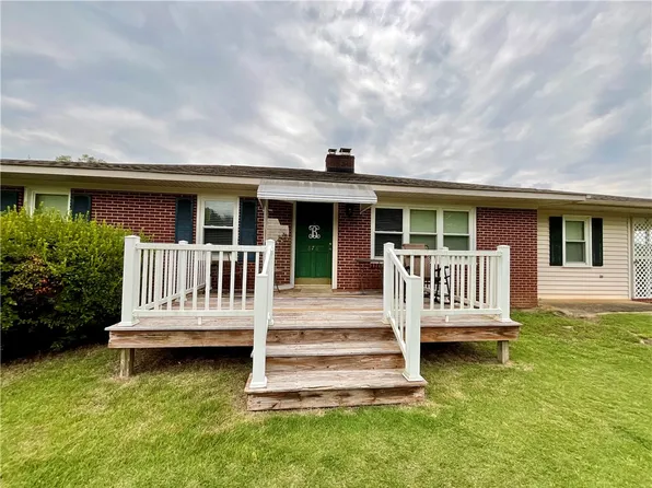 878 Pickett Post Rd, Walhalla, SC 29691