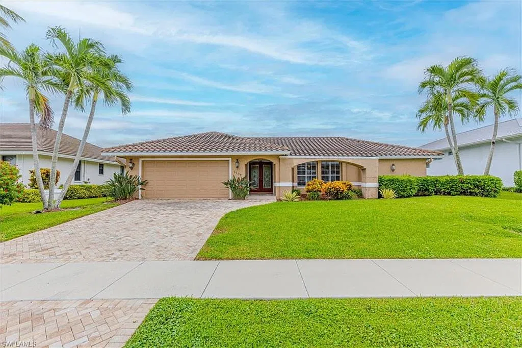 3 bed, 2.0 bath, 1898 sqft, $15,000 — Photo 2