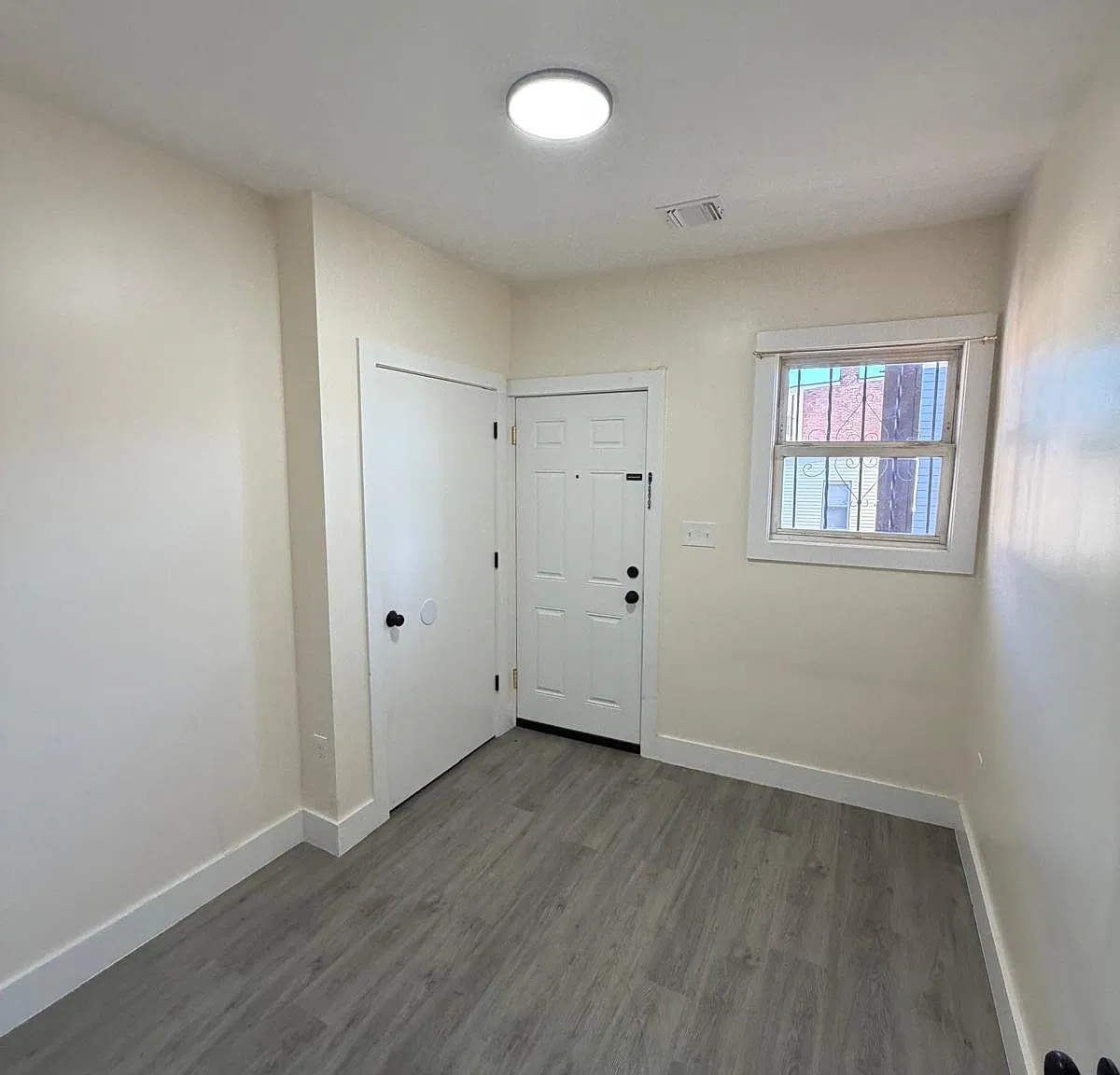 170 S Center St — Photo 2