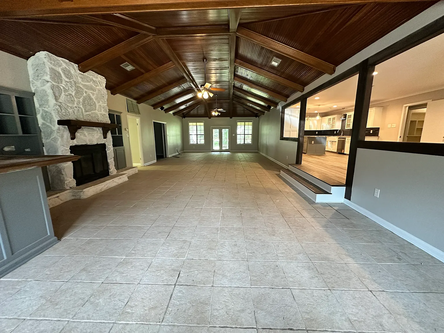 3 bed, 3425 sqft, $2,400 — Photo 4