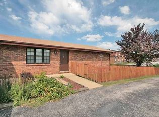 8 Kensington Heights Rd, Belleville, IL 62226