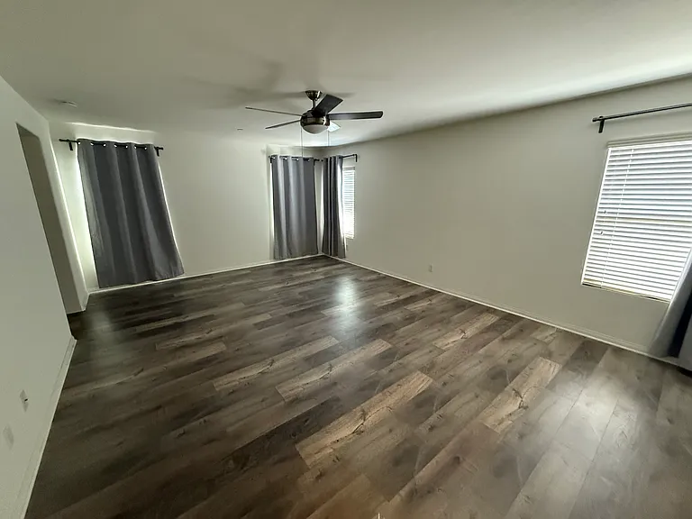 4588 Vincent Way — Photo 4