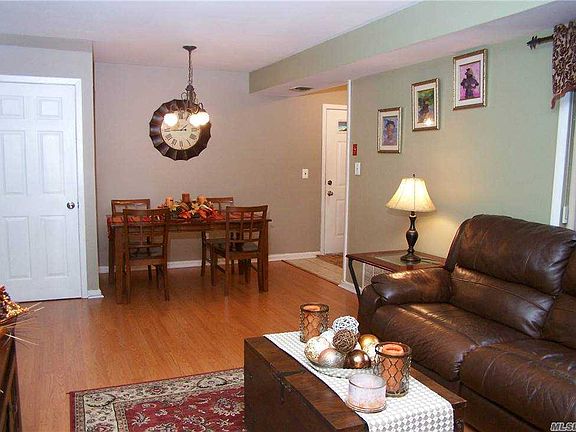 3rd image of 191 Lake Pointe Cir