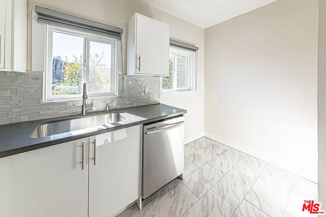 2 bed, 1.0 bath, 1000 sqft, $2,850 — Photo 4