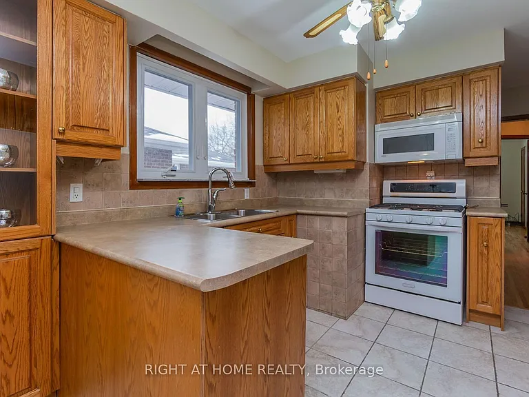 55 Limevale Cres — Photo 5