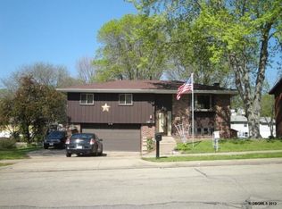 2197 S Way Dr, Dubuque, IA 52002