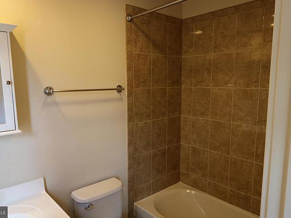 5th image of 2992 District Ave