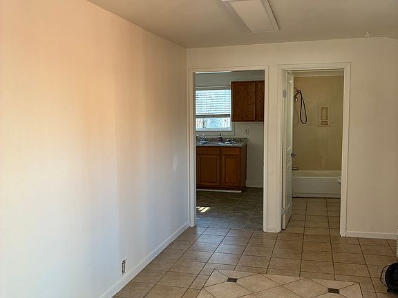 5th image of 836 Yolo St #B