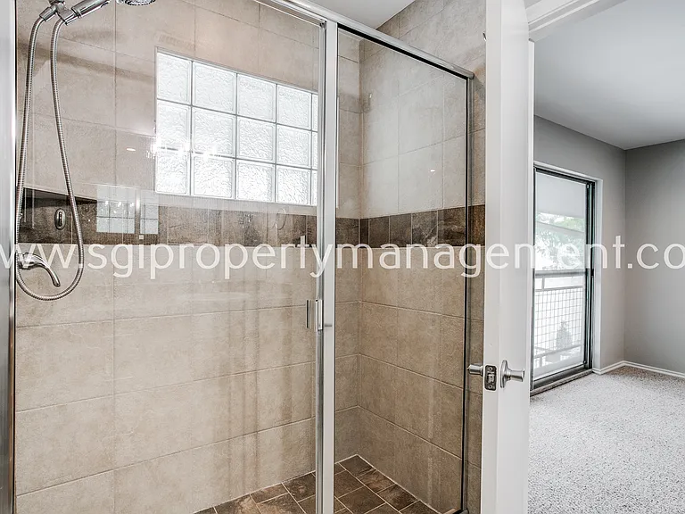4616 W Lovers Ln — Photo 13