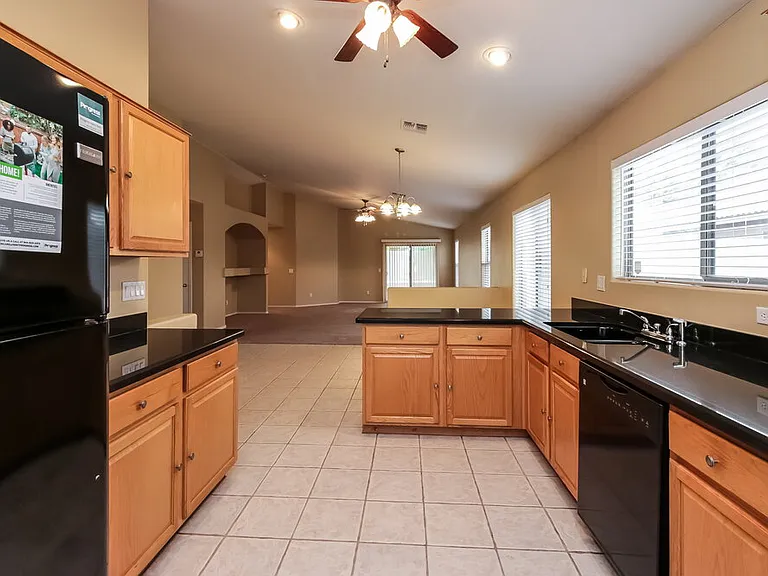 2213 W Saint Charles Ave — Photo 7