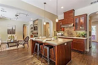 4 bed, 2238 sqft, $9,000 — Photo 3