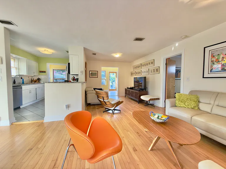 235 20th Ave SE — Photo 8