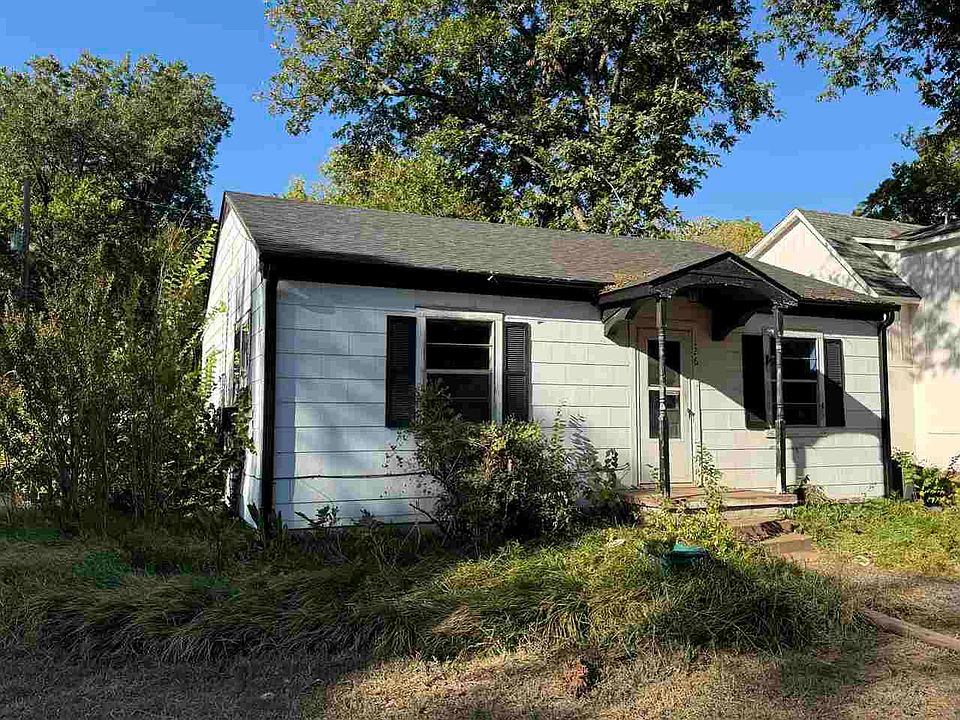 1st image of 126 S Park Dr