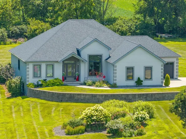 8248 Buchanan Trl, Norwalk, IA 50211