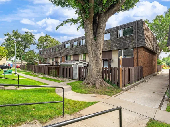 3317 107th Ave NW, Edmonton, AB T5W 0C6