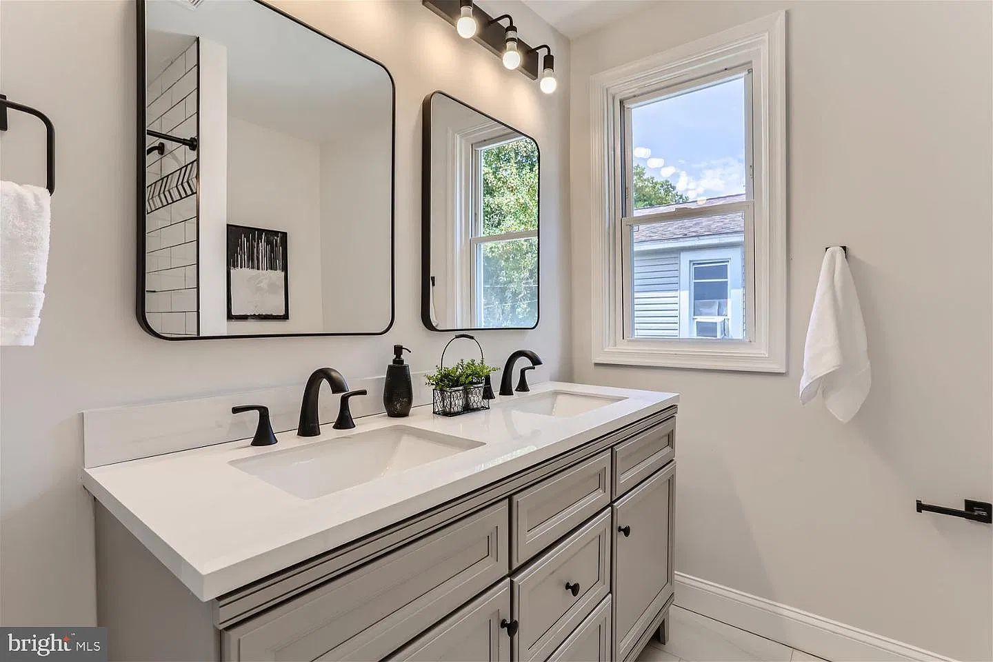 4 bed, $3,250 — Photo 4