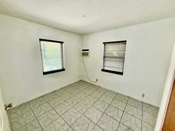 5th image of 1055 NE 34th Court Ventura Blvd #1061