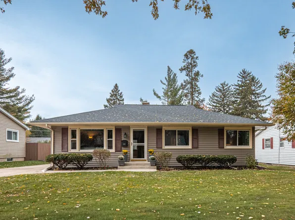 227 S Randall Rd, Aurora, IL 60506