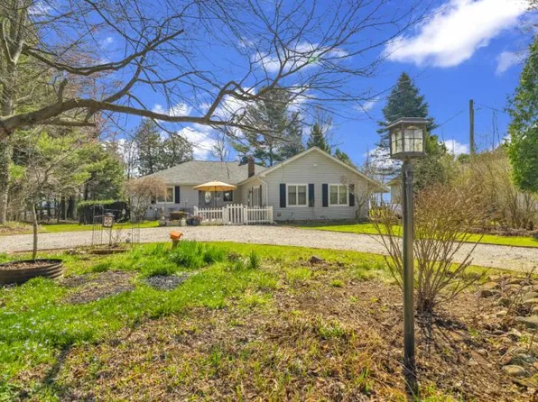 2489 Lakeside Dr, Harbor Beach, MI 48441