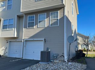 121 Giera Ct, Parlin, NJ 08859