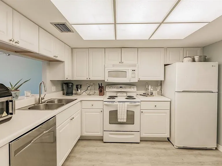 1255 E Peppertree Dr #501 — Photo 16