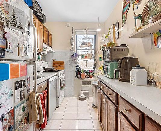 4th image of 285 E 35th St APT 6K