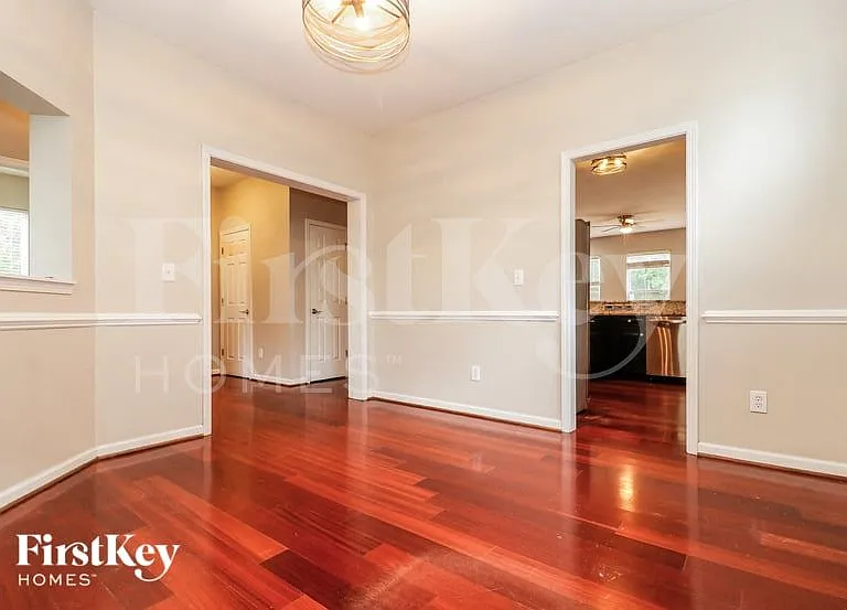 577 Delafield Dr — Photo 5