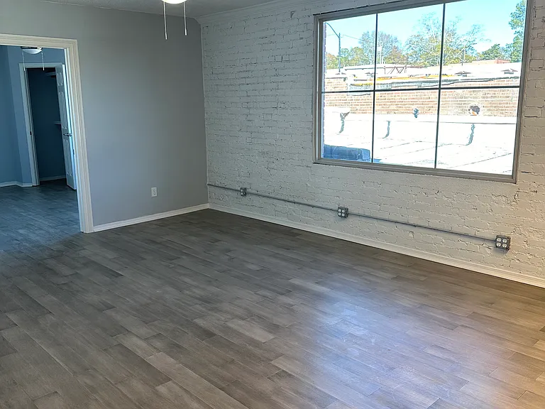 143 Main St N #6 — Photo 2