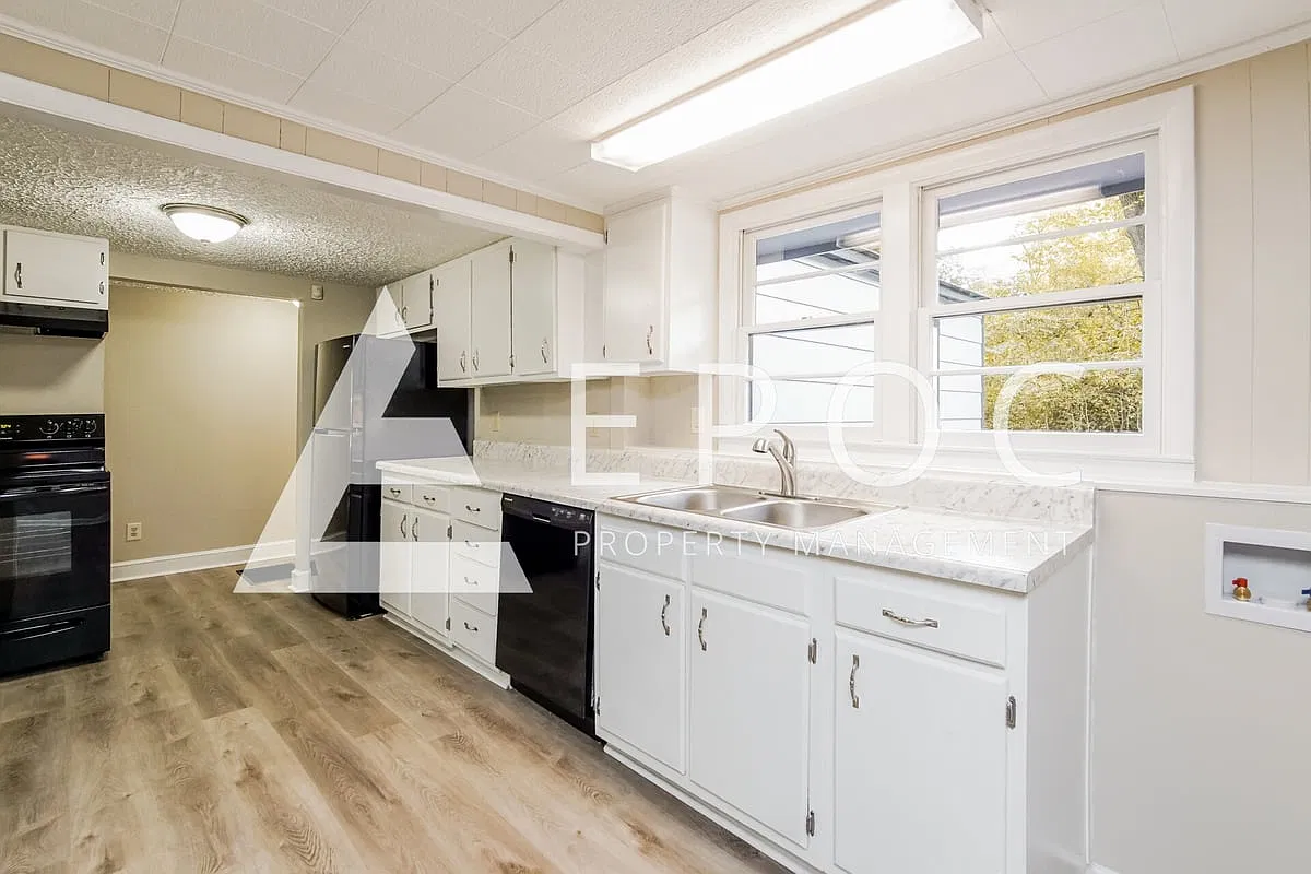 2248 Sharon St — Photo 3