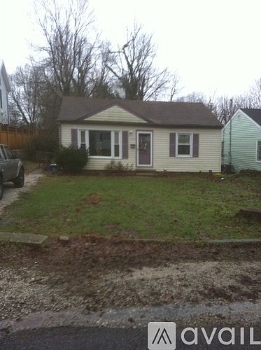 1st image of 1028 E Maxwell Ln
